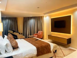 Μια τηλεόραση ή/και κέντρο ψυχαγωγίας στο Villa Park Hotel Abuja