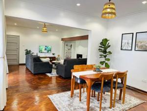 Istumisnurk majutusasutuses 2-bed farmhouse on 85-acre tea estate pool - 2331