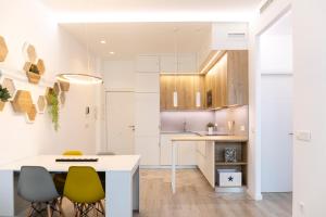 Кухня или мини-кухня в Global Immo 3395 Sylvia 1M
