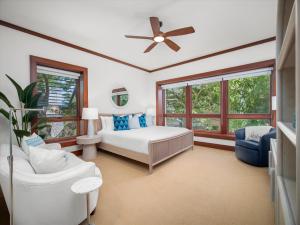 Voodi või voodid majutusasutuse Redecorated All-New Interior! Stunning Ocean View 3 Brden, 35 Ba At Kapalua Beach - Sleeps 8! toas