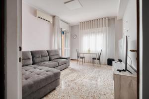 a living room with a couch and a table at Urban Nest - Parco Nord Milano in Sesto San Giovanni