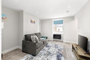 Χώρος καθιστικού στο Spacious 2-floor Flat Near Weymouth Seafront