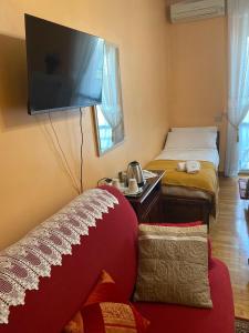 Μια τηλεόραση ή/και κέντρο ψυχαγωγίας στο B&K Hotels