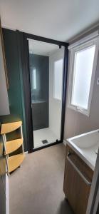 Postel nebo postele na pokoji v ubytování Mobil home 8 personnes