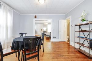 a dining room with a black table and chairs at The Woodside Guest House in Fayetteville +12 photos