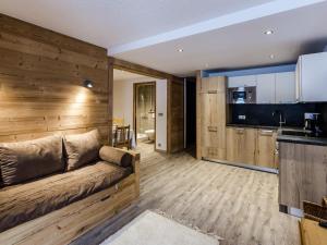a living room with a couch and a kitchen at Charme et Confort au Centre de Val d'Isère – 2 Pièces Cabine Rénové pour 5 Pers., Proche Pistes - FR-1-518-25 in Val dʼIsère