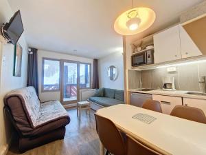 a small kitchen and living room with a table and chairs at Studio cosy à Val-d'Isère, 4 pers, balcon, cuisine équipée - FR-1-518-157 in Val dʼIsère