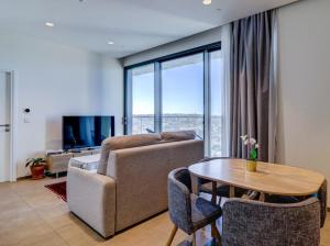 Posezení v ubytování Mercury Tower Suites with pool access