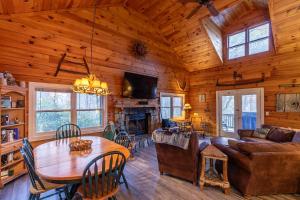 a dining room and living room in a log cabin at A Mountain Hideaway in Blowing Rock