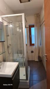 Koupelna v ubytování Il Ginepro Oasi Montana