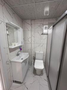 Koupelna v ubytování apart + 10 fotografií