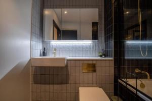 Koupelna v ubytování Bauhaus by The Heim Residences