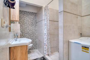a bathroom with a sink and a shower at Charming Downtown Apartment in Otilia