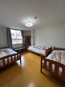 Postel nebo postele na pokoji v ubytování 駅本ビル民宿4階 + 12 fotografií