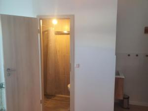 a bathroom with a shower and a toilet in a room at Zimmervermietung Voth in Wismar +18 photos