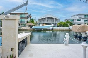 صورة لـ Serene Home with Skiff Dockage & Access to Private Bayfront Beach في Lower Matecumbe Beach +33 صورة