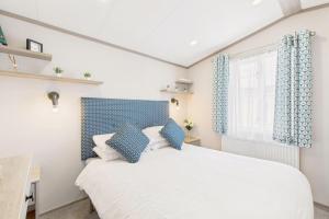 Postel nebo postele na pokoji v ubytování Host & Stay - Rosie's Retreat