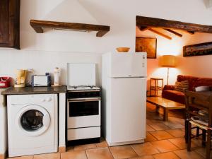 a kitchen with a refrigerator and a washing machine at I Profumi Dell'Orto in La Sabatina