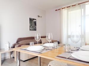 a dining room with a table with wine glasses at Easystay Costa del Silencio Wifi in Costa Del Silencio