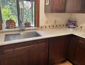 Nhà bếp/bếp nhỏ tại Dollar Point for 10 with hot tub-One block to the beach