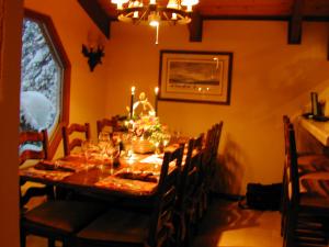 Ảnh trong thư viện ảnh của Dollar Point for 10 with hot tub-One block to the beach ở Tahoe City