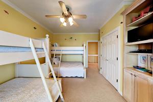 Postel nebo postele na pokoji v ubytování Escape Ocean View l Large Deck Sleeps 10