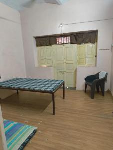 a room with a bench and a window and a door at Arihant Guest House in Ujjain