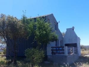 a house with a bench in front of it at La Loma del Valle in Tanti