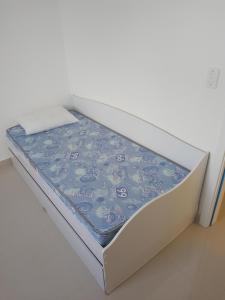 a bed in a room with a mattress at Praia Mansa Caioba in Matinhos