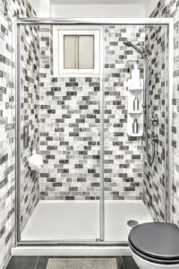 a bathroom with a shower and a toilet at "La perla del mare" Vasto Marina in Vasto