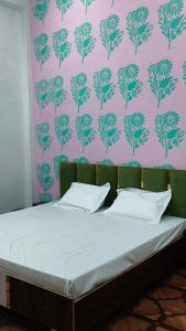 En eller flere senge i et værelse på Hotal rama krishna