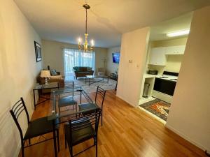 Η κουζίνα ή μικρή κουζίνα στο Cozy 2br, 2ba Apartment In Elkins Park