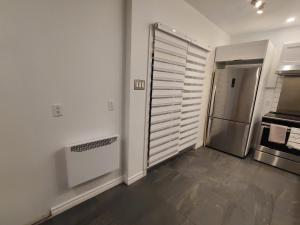 Η κουζίνα ή μικρή κουζίνα στο Longueuil Cozy spot +5 φωτογραφίες