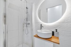 Koupelna v ubytování 2 Room - City Centre - Terrace - Wi-Fi - Air conditioning