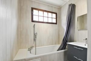 Ένα μπάνιο στο Au gré du Gave de Pau