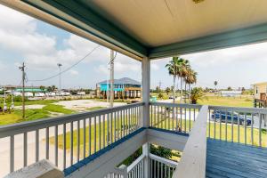 Μπαλκόνι ή βεράντα στο Ultimate Steps to Beach Outdoor Kitchen