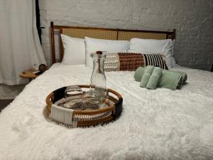 Postel nebo postele na pokoji v ubytování Short North - Free Parking - Prime Location