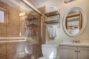 Et badeværelse på Park Meadows 3B by Ski Country Resorts + 21 billeder