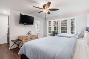a bedroom with a bed and a ceiling fan at Lake Hideaway - Waterfront Condo with Resort Perks in Kimberling City