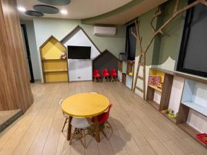 Μια τηλεόραση ή/και κέντρο ψυχαγωγίας στο Bello departamento con hermosa vista en Equipetrol