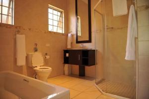 Koupelna v ubytování Zoprys Guest House 2 + 12 fotografií