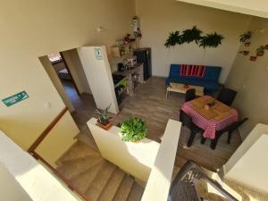an overhead view of a living room with a table at Apartamento El trigal in Barichara