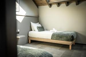 Vuode tai vuoteita majoituspaikassa Hôtel L'Echappée Vosgienne - Nature - Récupération - Sport - 300m du lac