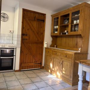 Kuchyň nebo kuchyňský kout v ubytování 2 Bed Barn - Sleeps 4 - Pets - Parking - Wifi