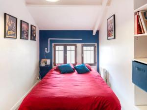 Postel nebo postele na pokoji v ubytování Marineland