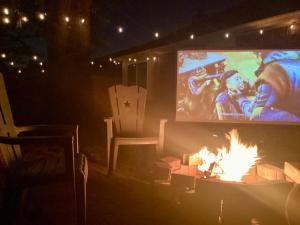 Fotografija u galeriji objekta Maple House w-Private Jacuzzi Near IAH u gradu Hambl