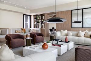 a living room with a white couch and chairs at Calido Valdebebas in Madrid +21 photos