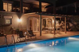 a pool with chairs and a table next to a building at La Platjeta in Calonge