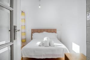 Postel nebo postele na pokoji v ubytování 5-Bed House with Garden Near Warner Bros Studios