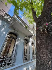 a blue house with windows and a tree at Casa Próspera in Buenos Aires